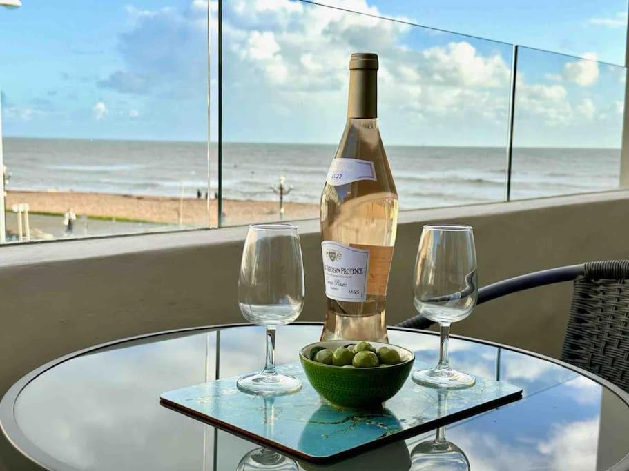 House By The Sea, Worthing Villa Екстериор снимка