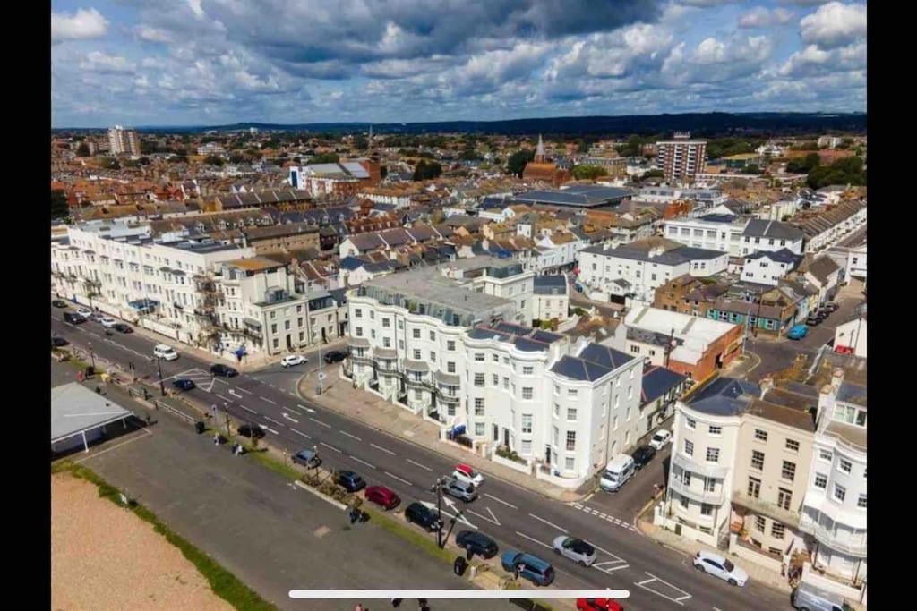 House By The Sea, Worthing Villa Екстериор снимка