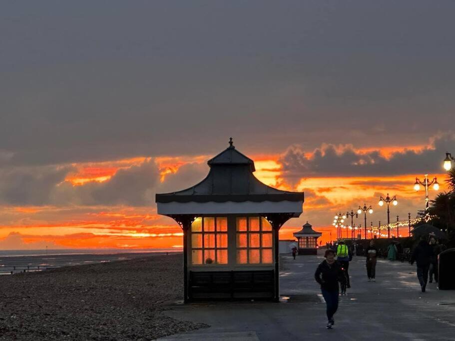 House By The Sea, Worthing Villa Екстериор снимка