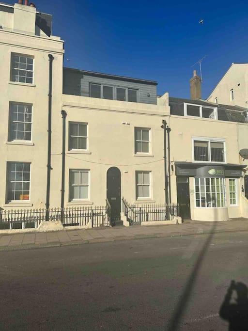 House By The Sea, Worthing Villa Екстериор снимка