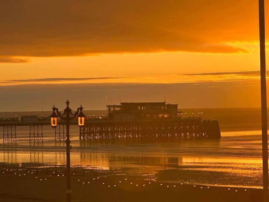 House By The Sea, Worthing Villa Екстериор снимка